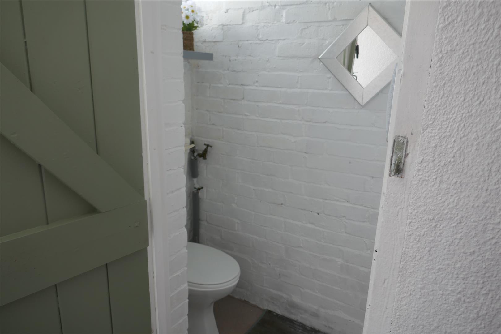 OUTSIDE WC.